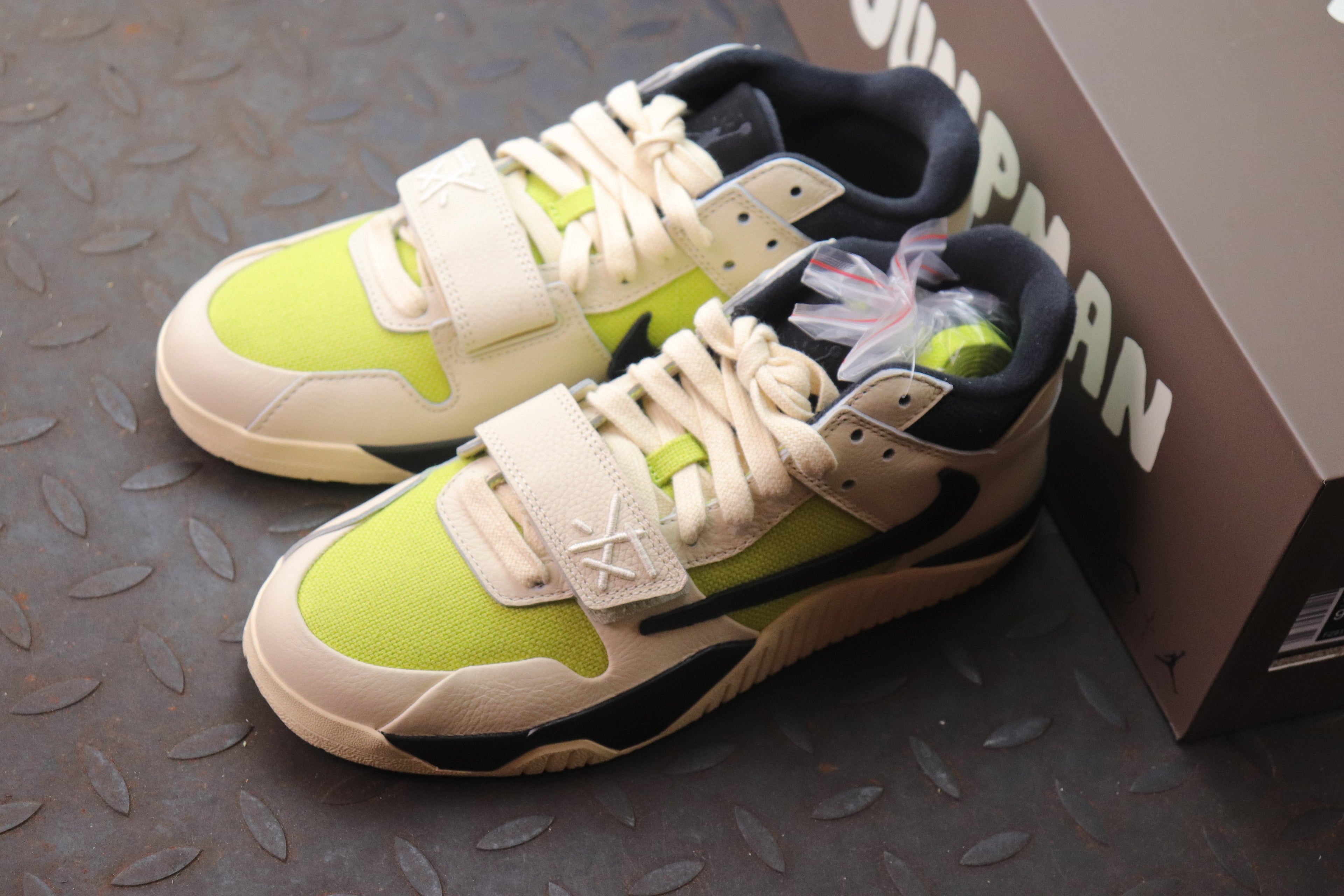 Travis Scott x Jordan - Bright Cactus